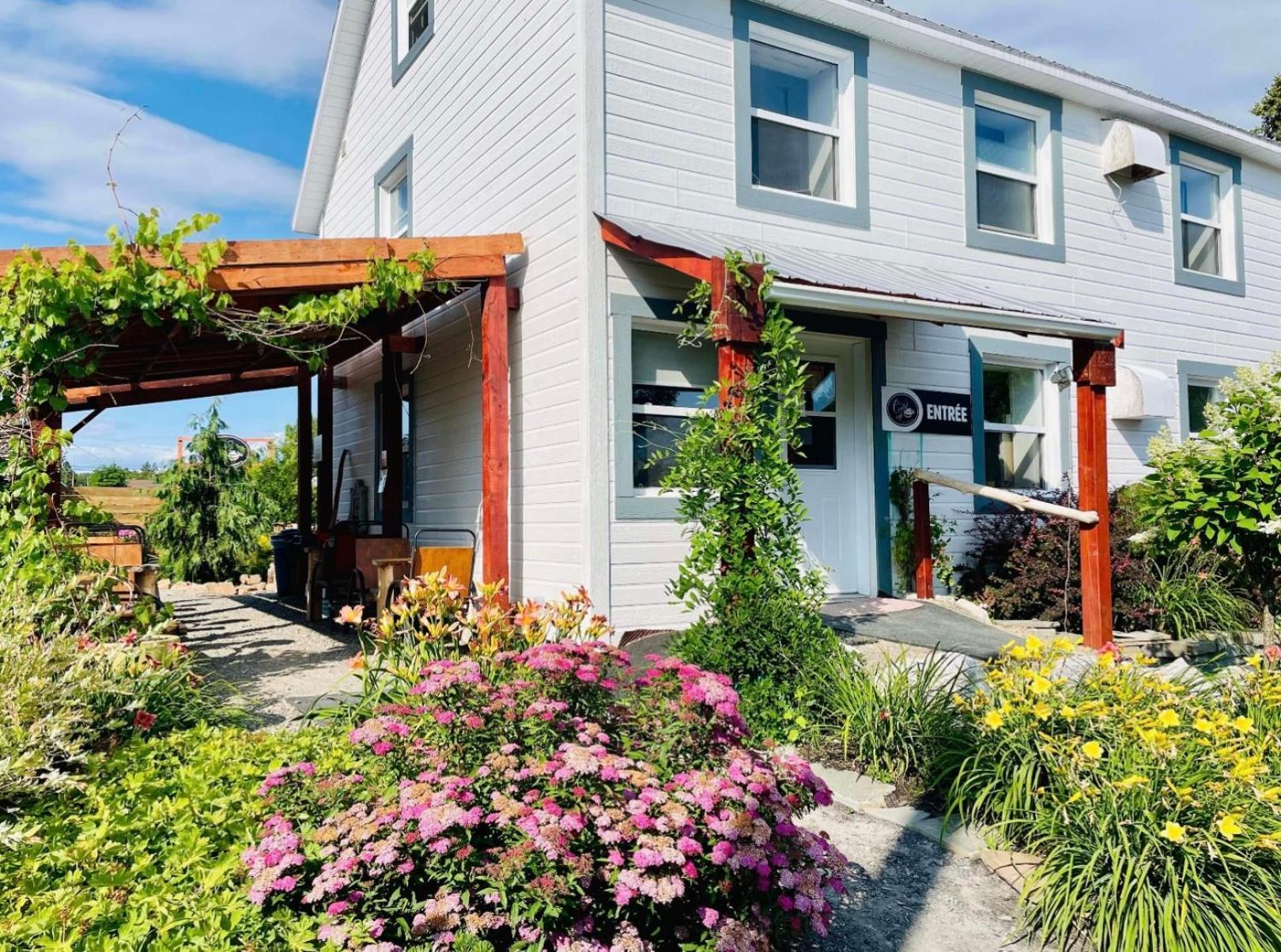 Hotel Le vieux poulailler édifice patrimonial New-Richmond Gaspesie New Richmond Esterno foto
